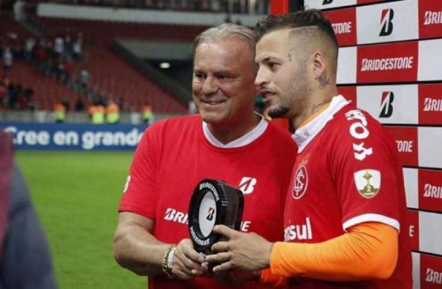 欧冠直播-捐百万 除对足球的爱 还因不差钱 他家有49亿美元